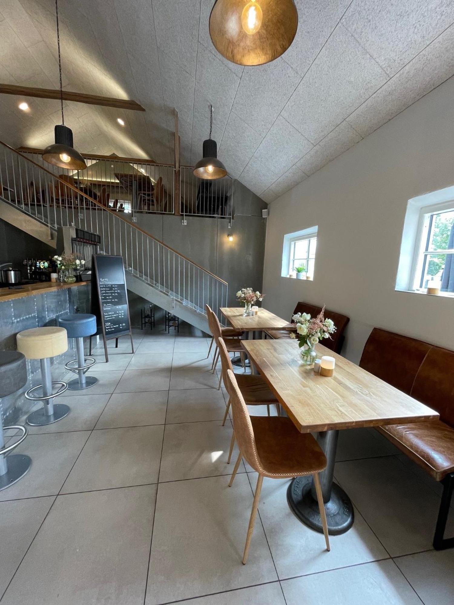 B & B Godstrup - Cafe Og Restaurant Den Gamle Stald Herning Eksteriør bilde
